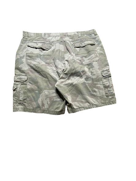 Wrangler Originals Men's Cargo Camouflage Shorts Green (Size: 46 x 10)