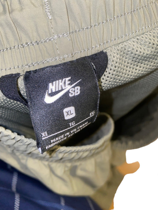 Nike SB Men's Nylon Athletic Training Pants Olive Green (Size: XL)