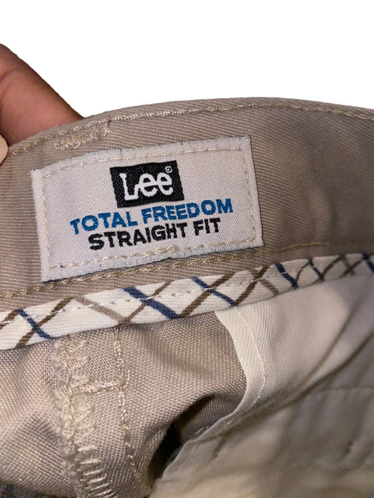 Lee Men's Total Freedom Straight Fit Flat Front Pants Khaki (Size: 36 x 32) NWT