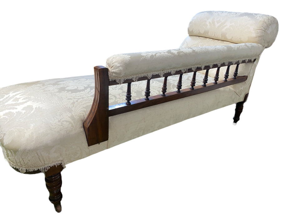 Early 20th Century Antique Mahogany Rail-back Chaise Longue with Turned Legs