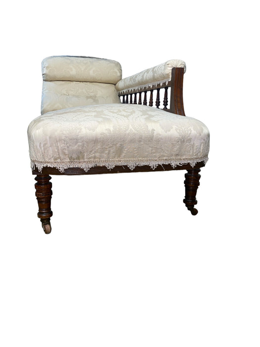 Early 20th Century Antique Mahogany Rail-back Chaise Longue with Turned Legs