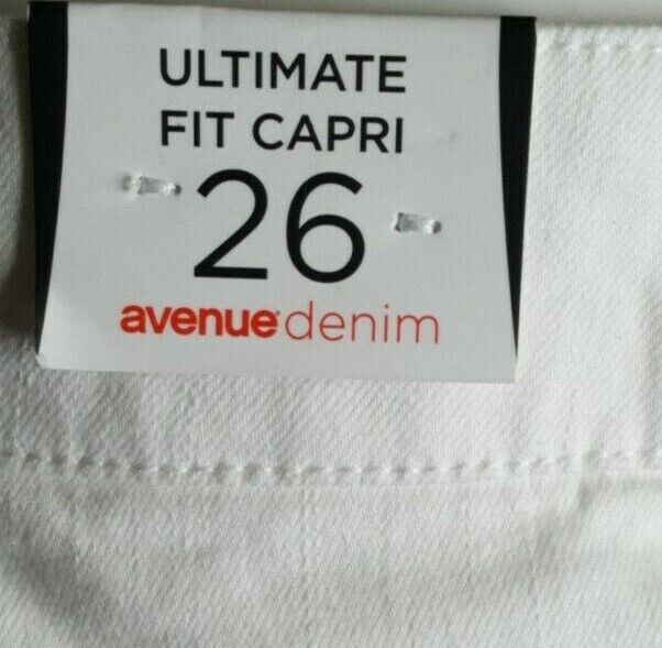 Avenue Denim Plus Size | White Snake Bottom Ultimate Fit Capri's (Size: 26)