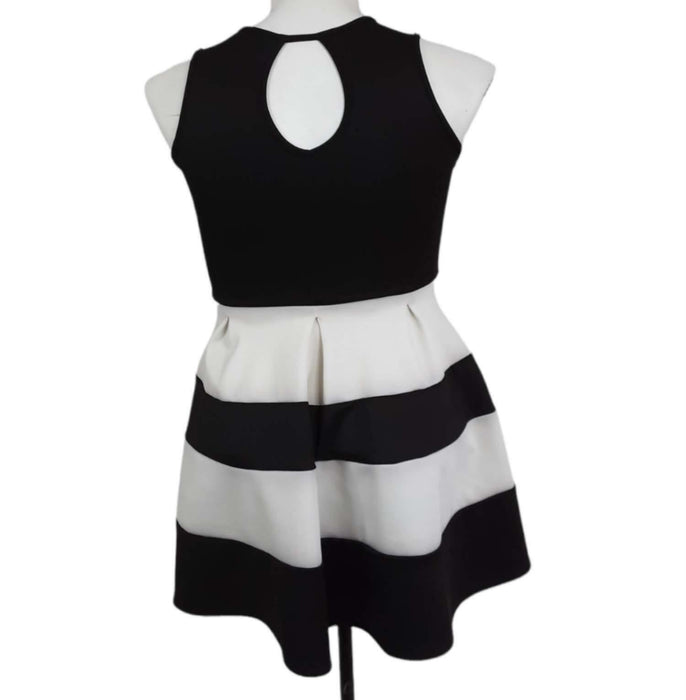 Red Tulips Women's Black/White Sleeveless Keyhole Dress (Size: M)