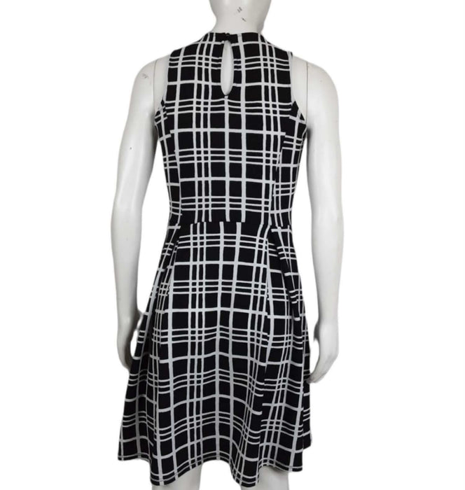 Soprano Women's Black/White Sleeveless Keyhole Plaid Dress (Size: M)