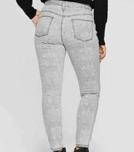 Universal Thread | Women's Snakeskin High-Rise Skinny Jeans | Gray (Size: 4)