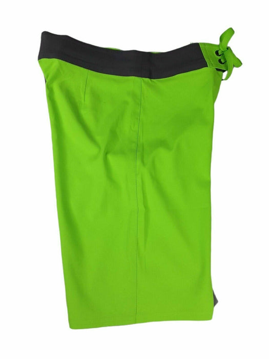 Under Armour Men Neon/Gray Heat Gear Loose Training Shorts (Size: 28 x 10 )