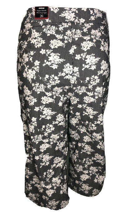 Avenue Black/White Floral Plus Super Stretch Slim Leg Capri's (Size: 26) New!