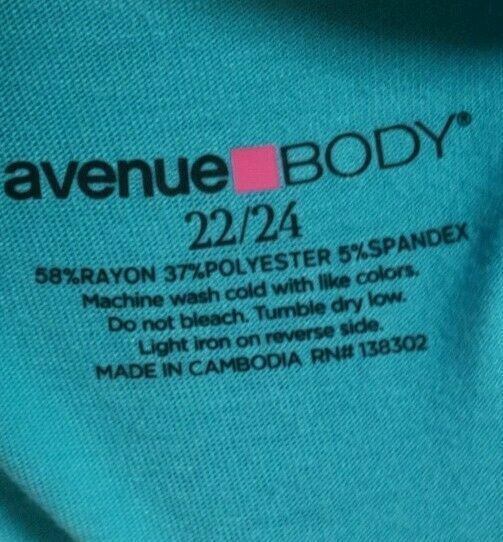 Avenue Body Blue 3 Button V-Neck Top (Size: 22/24)