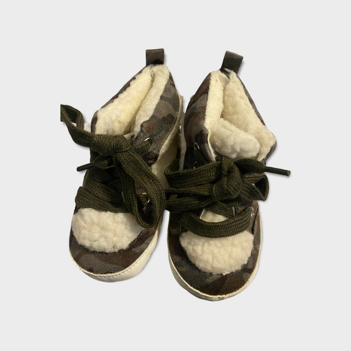 Gap Baby Toddler Hi Top Sherpa Sneakers Shoes Camo Green (Size 12-18 M)